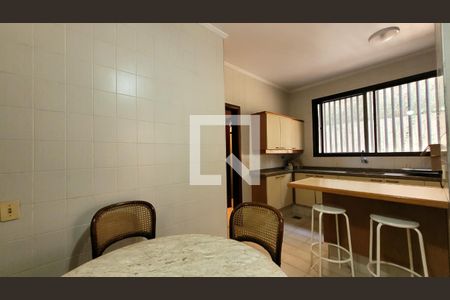 Casa de condomínio à venda com 640m², 4 quartos e 4 vagasEspaço de Serviços - Cozinha