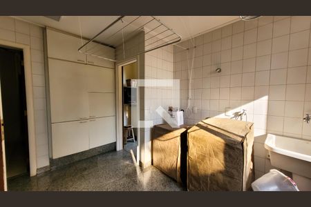 Casa de condomínio à venda com 640m², 4 quartos e 4 vagasLavanderia