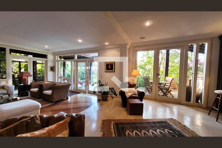 Casa de condomínio à venda com 640m², 4 quartos e 4 vagasSala