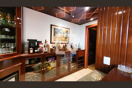 Casa de condomínio à venda com 640m², 4 quartos e 4 vagasSala bar