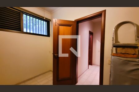 Casa de condomínio à venda com 640m², 4 quartos e 4 vagasEspaço de Serviços - Quarto