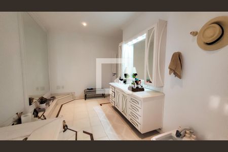 Casa de condomínio à venda com 640m², 4 quartos e 4 vagasBanheiro da Suite Master