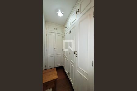 Casa de condomínio à venda com 640m², 4 quartos e 4 vagasCloset Suite 2