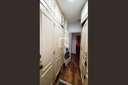 Casa de condomínio à venda com 640m², 4 quartos e 4 vagasCloset da Suite Master