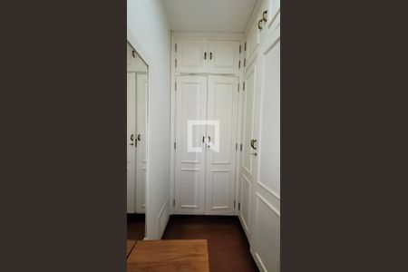 Casa de condomínio à venda com 640m², 4 quartos e 4 vagasCloset Suite 2