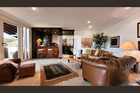 Casa de condomínio à venda com 640m², 4 quartos e 4 vagasSala