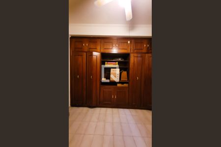 Casa de condomínio à venda com 640m², 4 quartos e 4 vagasEspaço de Serviços - Quarto