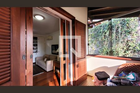 Casa de condomínio à venda com 640m², 4 quartos e 4 vagasVaranda Sala/Suite3