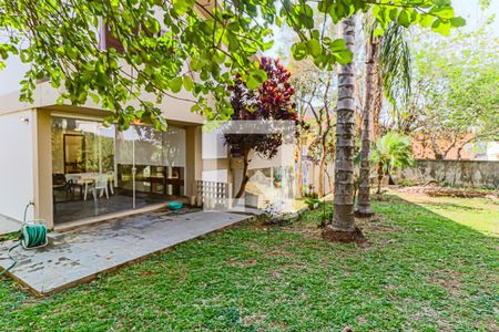 Casa de condomínio à venda com 560m², 4 quartos e 4 vagas Casa de condomínio à venda com 560m², 4 quartos e 4 vagasJardim