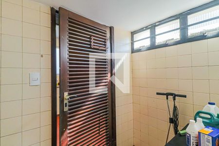 Casa de condomínio à venda com 560m², 4 quartos e 4 vagas Casa de condomínio à venda com 560m², 4 quartos e 4 vagasDespensa