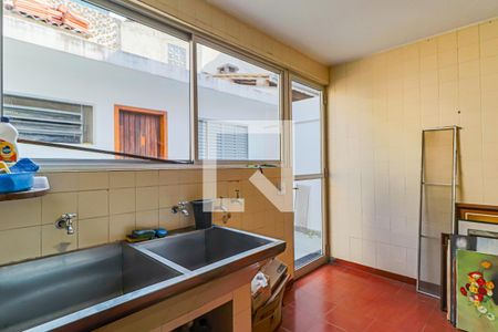 Casa de condomínio à venda com 560m², 4 quartos e 4 vagas Casa de condomínio à venda com 560m², 4 quartos e 4 vagasLavanderia