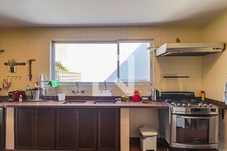 Casa de condomínio à venda com 560m², 4 quartos e 4 vagas Casa de condomínio à venda com 560m², 4 quartos e 4 vagasCozinha