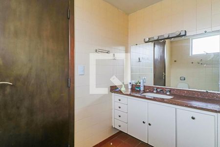 Casa de condomínio à venda com 560m², 4 quartos e 4 vagas Casa de condomínio à venda com 560m², 4 quartos e 4 vagasSuite - Banheiro