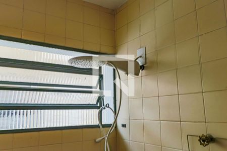 Casa de condomínio à venda com 560m², 4 quartos e 4 vagas Casa de condomínio à venda com 560m², 4 quartos e 4 vagasEdícula - Banheiro