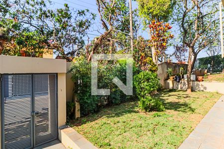 Casa de condomínio à venda com 560m², 4 quartos e 4 vagas Casa de condomínio à venda com 560m², 4 quartos e 4 vagasJardim