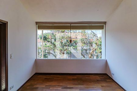 Casa de condomínio à venda com 560m², 4 quartos e 4 vagas Casa de condomínio à venda com 560m², 4 quartos e 4 vagasQuarto 01