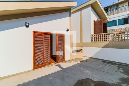 Casa de condomínio à venda com 560m², 4 quartos e 4 vagas Casa de condomínio à venda com 560m², 4 quartos e 4 vagasQuarto 01 - Varanda