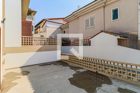 Casa de condomínio à venda com 560m², 4 quartos e 4 vagas Casa de condomínio à venda com 560m², 4 quartos e 4 vagasQuarto 01 - Varanda