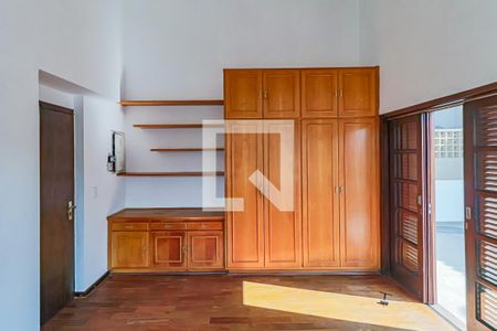 Casa de condomínio à venda com 560m², 4 quartos e 4 vagas Casa de condomínio à venda com 560m², 4 quartos e 4 vagasQuarto 01