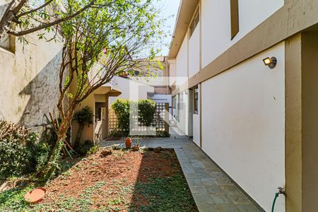Casa de condomínio à venda com 560m², 4 quartos e 4 vagas Casa de condomínio à venda com 560m², 4 quartos e 4 vagasJardim