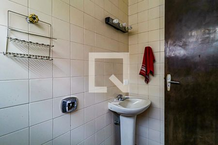 Casa de condomínio à venda com 560m², 4 quartos e 4 vagas Casa de condomínio à venda com 560m², 4 quartos e 4 vagasEdícula - Banheiro