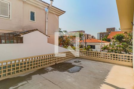 Casa de condomínio à venda com 560m², 4 quartos e 4 vagas Casa de condomínio à venda com 560m², 4 quartos e 4 vagasQuarto 01 - Varanda