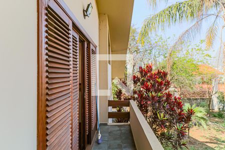 Casa de condomínio à venda com 560m², 4 quartos e 4 vagas Casa de condomínio à venda com 560m², 4 quartos e 4 vagasQuarto 02 - Varanda