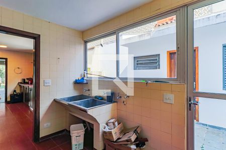 Casa de condomínio à venda com 560m², 4 quartos e 4 vagas Casa de condomínio à venda com 560m², 4 quartos e 4 vagasLavanderia