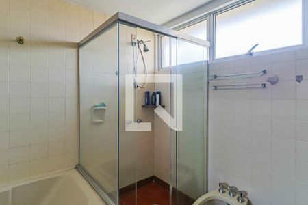 Casa de condomínio à venda com 560m², 4 quartos e 4 vagas Casa de condomínio à venda com 560m², 4 quartos e 4 vagasSuite - Banheiro