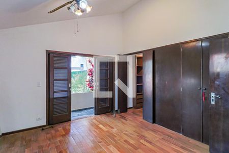 Casa de condomínio à venda com 560m², 4 quartos e 4 vagas Casa de condomínio à venda com 560m², 4 quartos e 4 vagasSuite