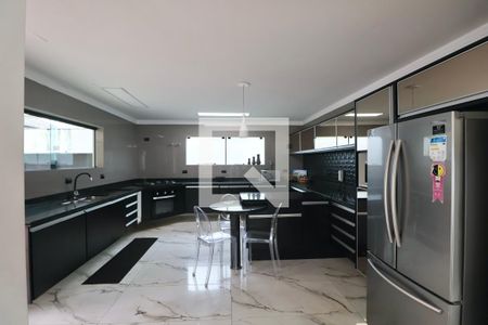 Casa para alugar com 600m², 5 quartos e 5 vagasCozinha