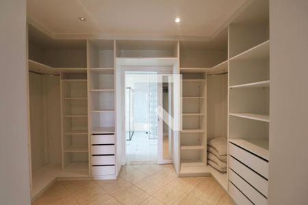 Casa para alugar com 600m², 5 quartos e 5 vagasCloset da suíte 3