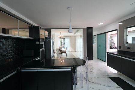 Casa para alugar com 600m², 5 quartos e 5 vagasCozinha