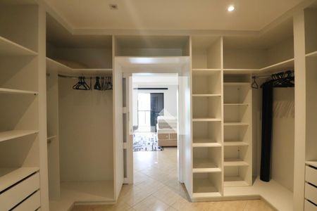 Casa para alugar com 600m², 5 quartos e 5 vagasCloset da suíte 3