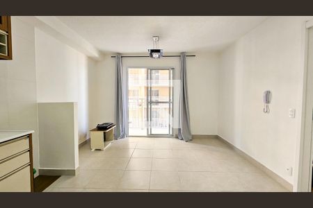 Sala / Cozinha de apartamento para alugar com 1 quarto, 37m² em Socorro, São Paulo