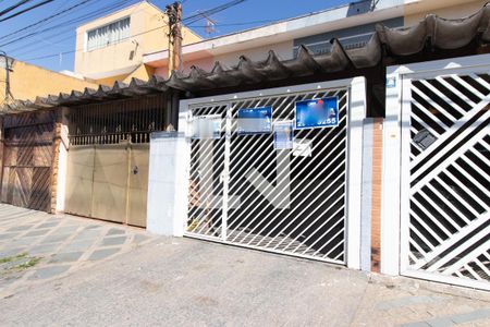 Casa à venda com 90m², 3 quartos e 1 vaga Casa à venda com 90m², 3 quartos e 1 vagaFachada