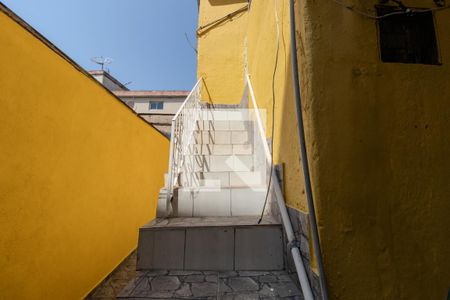 Casa para alugar com 32m², 1 quarto e sem vaga Casa para alugar com 32m², 1 quarto e sem vagaEscada