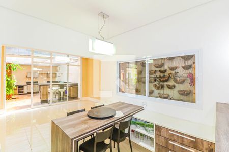 Casa de condomínio à venda com 550m², 5 quartos e 8 vagasSala de jantar