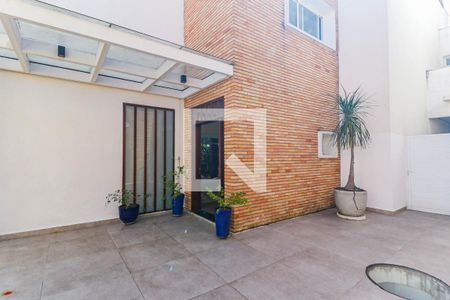 Casa de condomínio à venda com 550m², 5 quartos e 8 vagasFachada