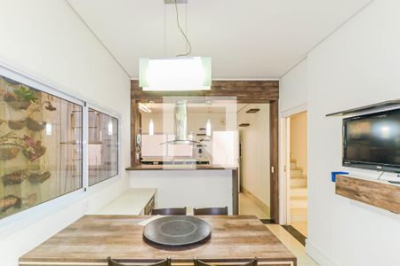 Casa de condomínio à venda com 550m², 5 quartos e 8 vagasSala de jantar