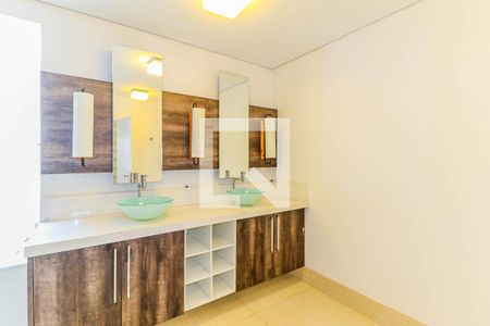 Casa de condomínio à venda com 550m², 5 quartos e 8 vagasBanheiro Suíte 3