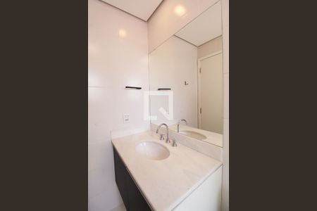 Apartamento à venda com 57m², 2 quartos e 1 vaga Apartamento à venda com 57m², 2 quartos e 1 vagaBanheiro da Suíte 2