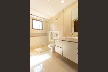 Apartamento para alugar com 123m², 3 quartos e 2 vagas Apartamento para alugar com 123m², 3 quartos e 2 vagasBanheiro da Suíte