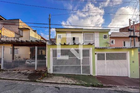 Casa à venda com 60m², 2 quartos e 2 vagasFachada 