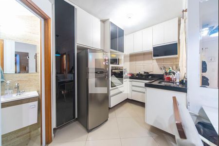 Casa à venda com 60m², 2 quartos e 2 vagasCozinha 