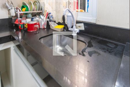 Casa à venda com 60m², 2 quartos e 2 vagasCozinha 