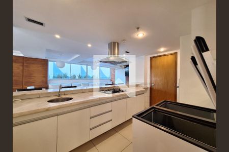 Apartamento à venda com 96m², 3 quartos e 2 vagas Apartamento à venda com 96m², 3 quartos e 2 vagasÁrea comum