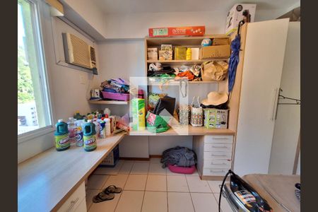 Apartamento à venda com 96m², 3 quartos e 2 vagas Apartamento à venda com 96m², 3 quartos e 2 vagasQuarto de serviço