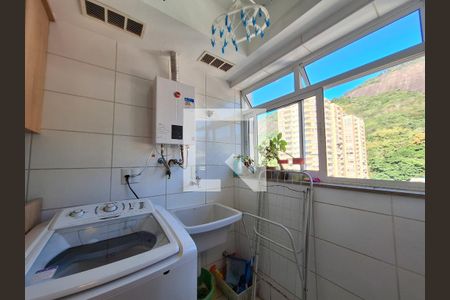 Apartamento à venda com 96m², 3 quartos e 2 vagas Apartamento à venda com 96m², 3 quartos e 2 vagasÁrea de serviço