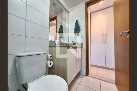 Apartamento à venda com 96m², 3 quartos e 2 vagas Apartamento à venda com 96m², 3 quartos e 2 vagasBanheiro da suíte